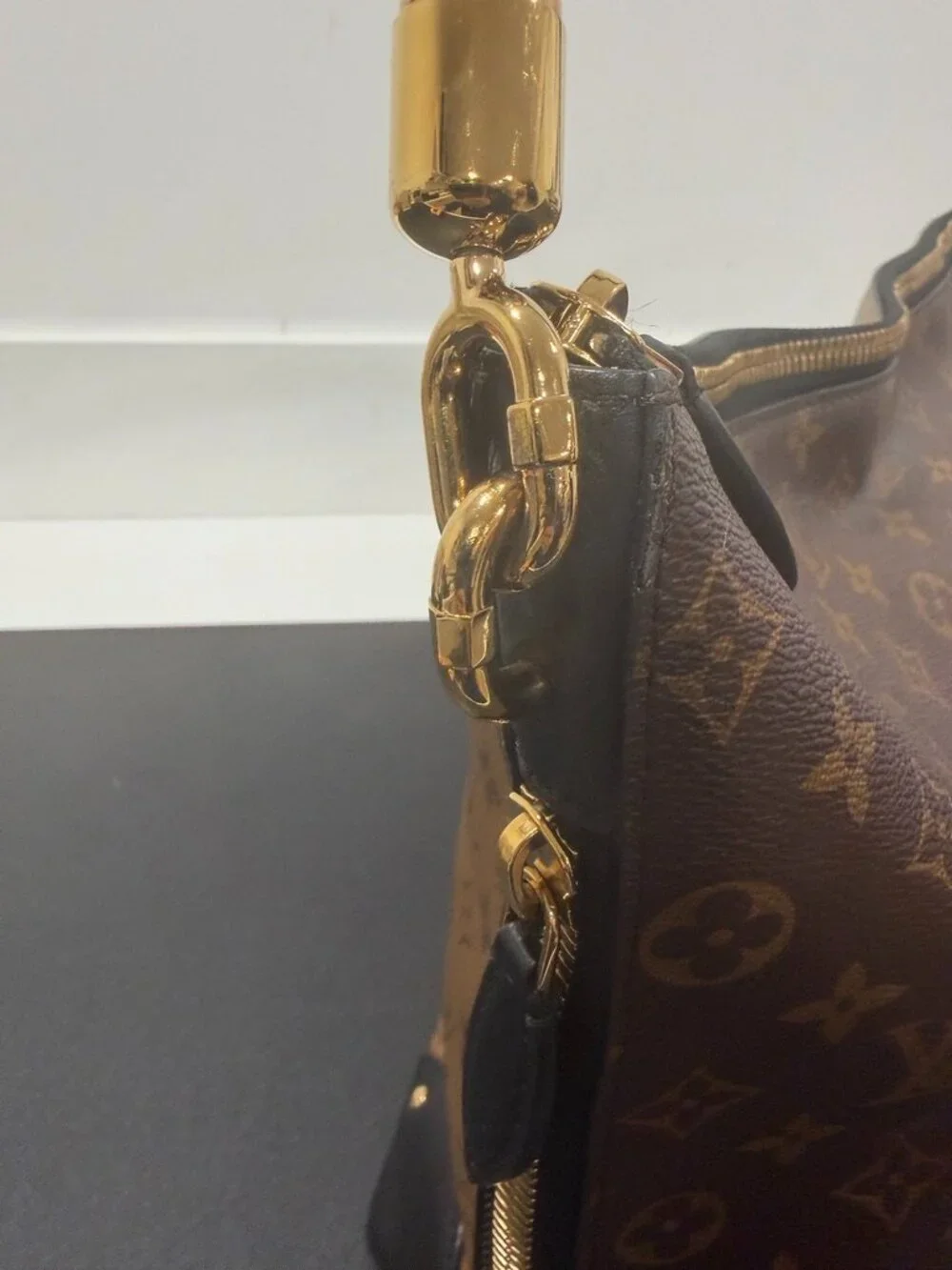Louis Vuitton Monogram  Reverse Triangle Softy (JB1499)